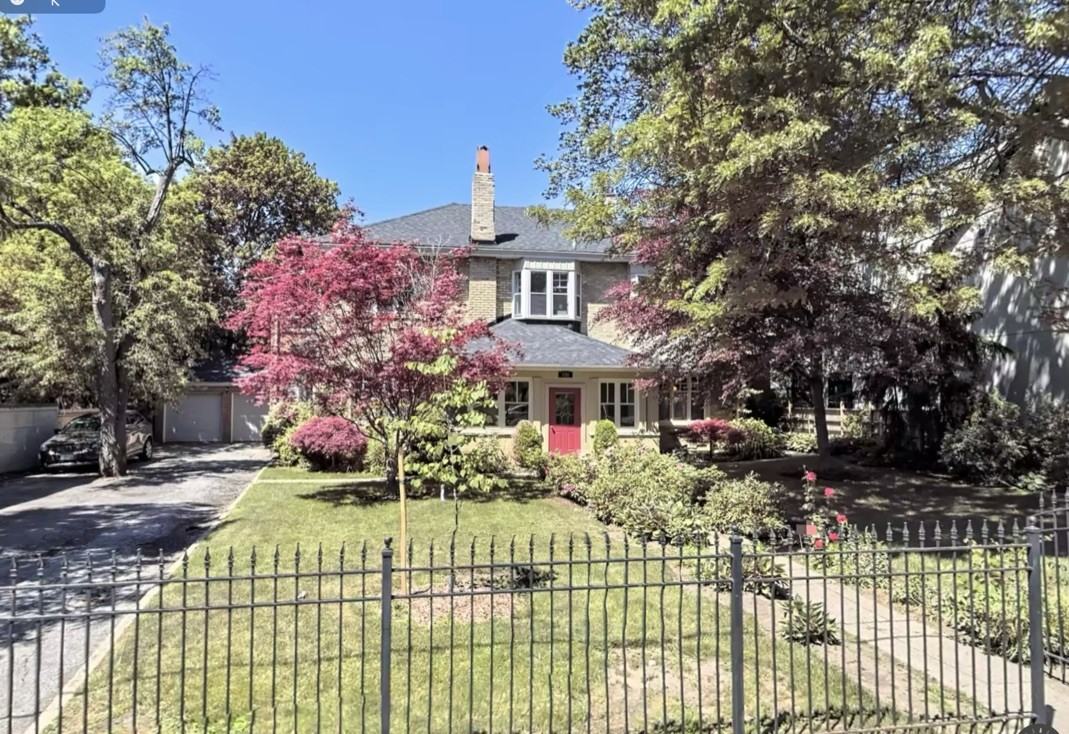 158 Albany Avenue