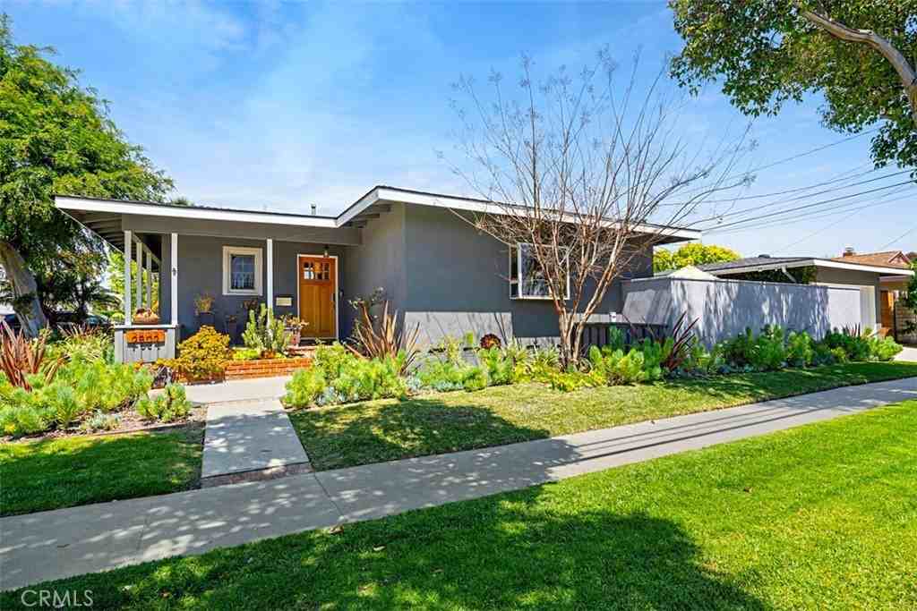 2802 Monogram Ave, Long Beach, CA 90815 3 Bedroom Apartment for Rent