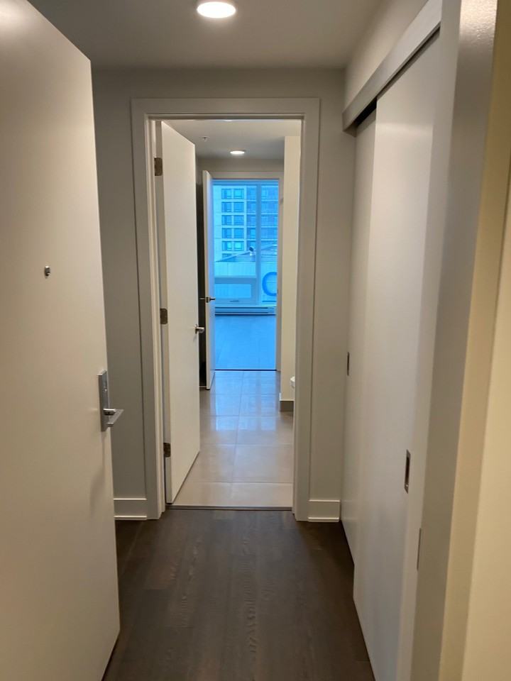 1288 Rue Saint-Antoine Ouest #2310 - Photo 4 of 26