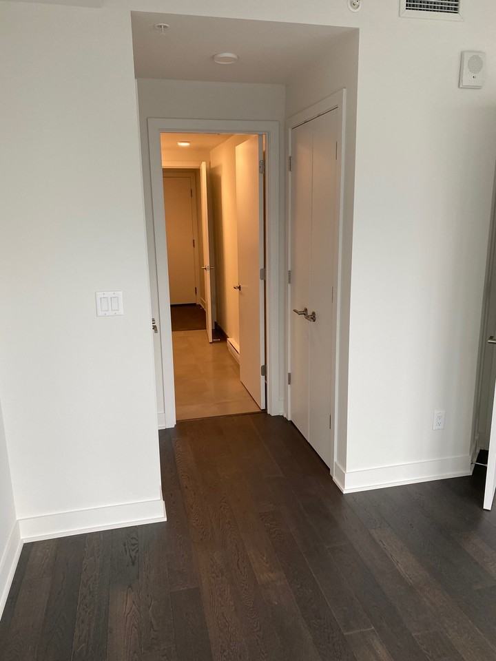 1288 Rue Saint-Antoine Ouest #2310 - Photo 5 of 26