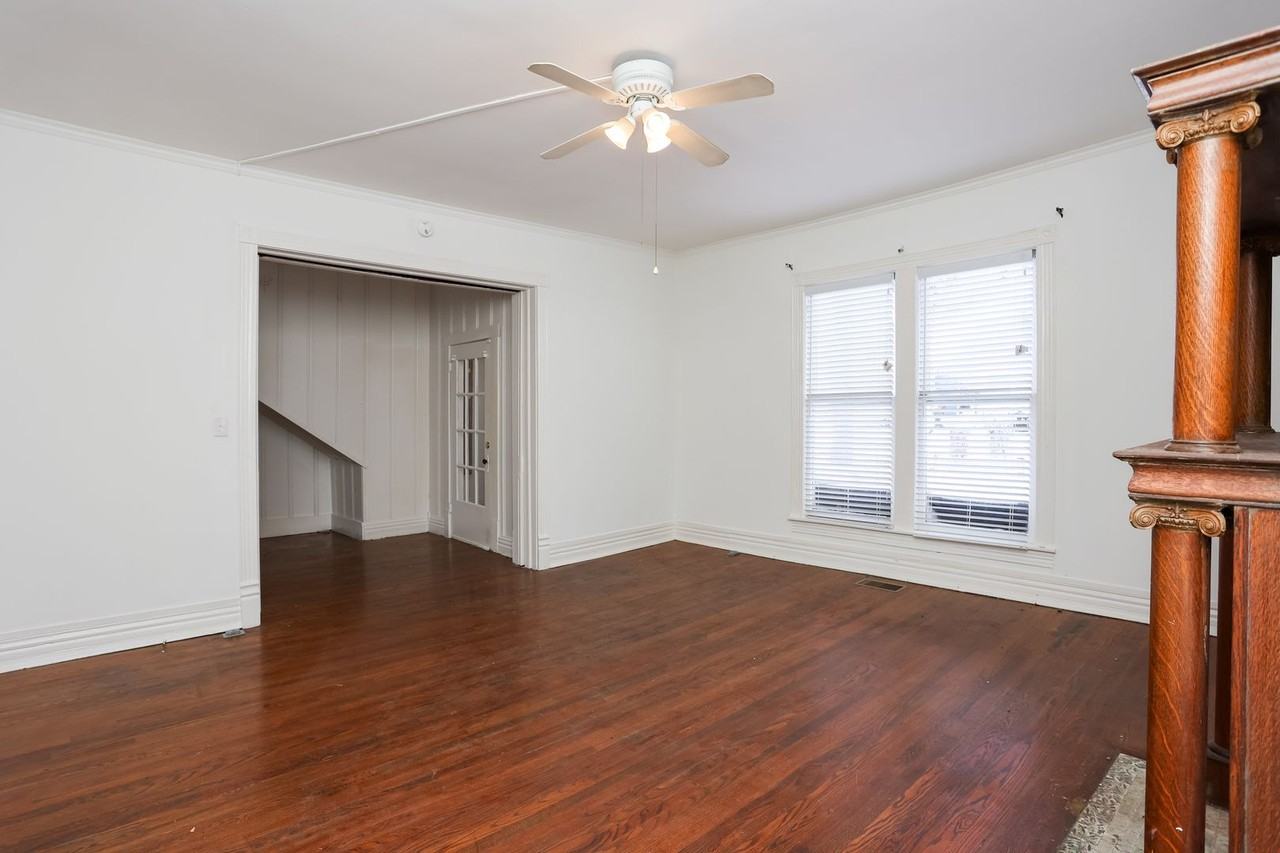 418 E College St - Photo 3 of 15