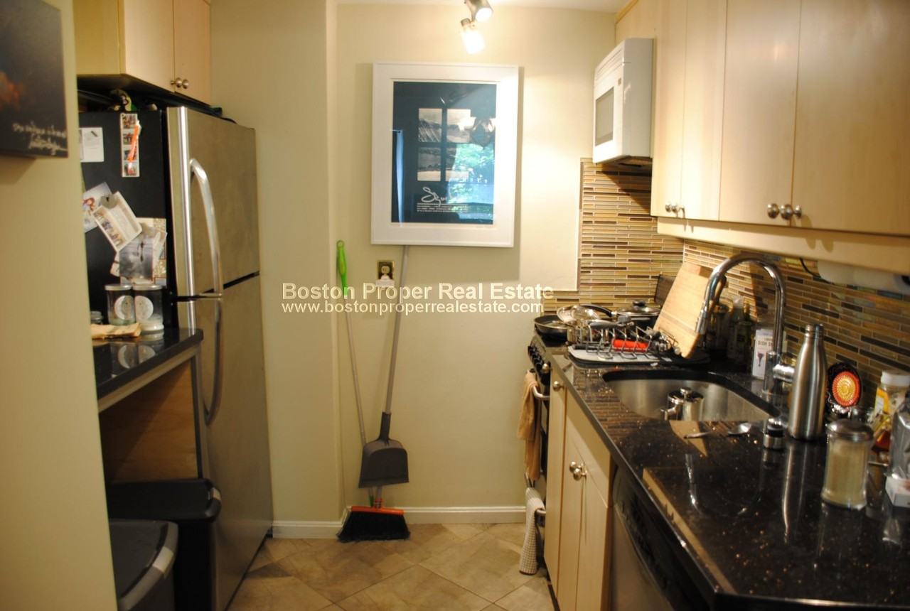 387 Marlborough St #3 - Photo 5 of 7