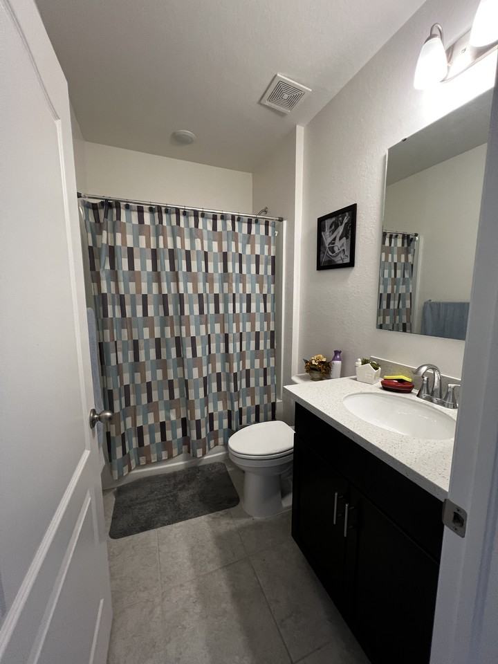 1703 Nw 11th St #0 - Photo 5 of 17