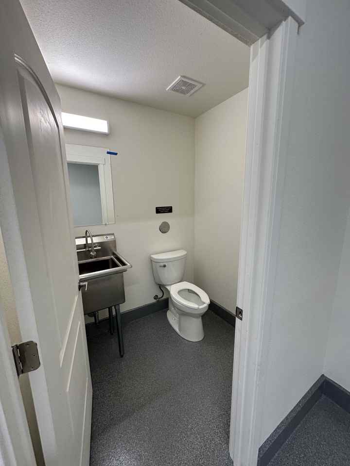 341 1st St #F4 - Photo 2 of 10