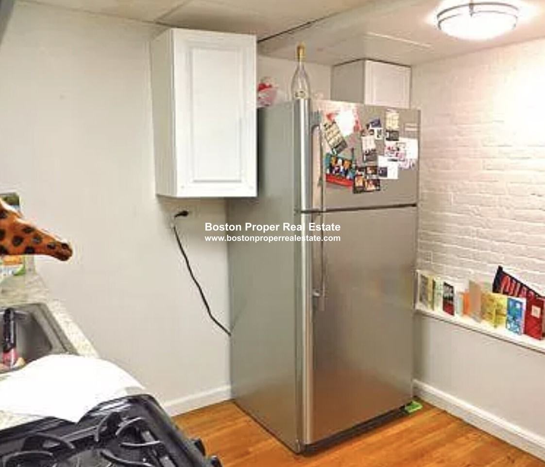 32 Irving St #B - Photo 3 of 7