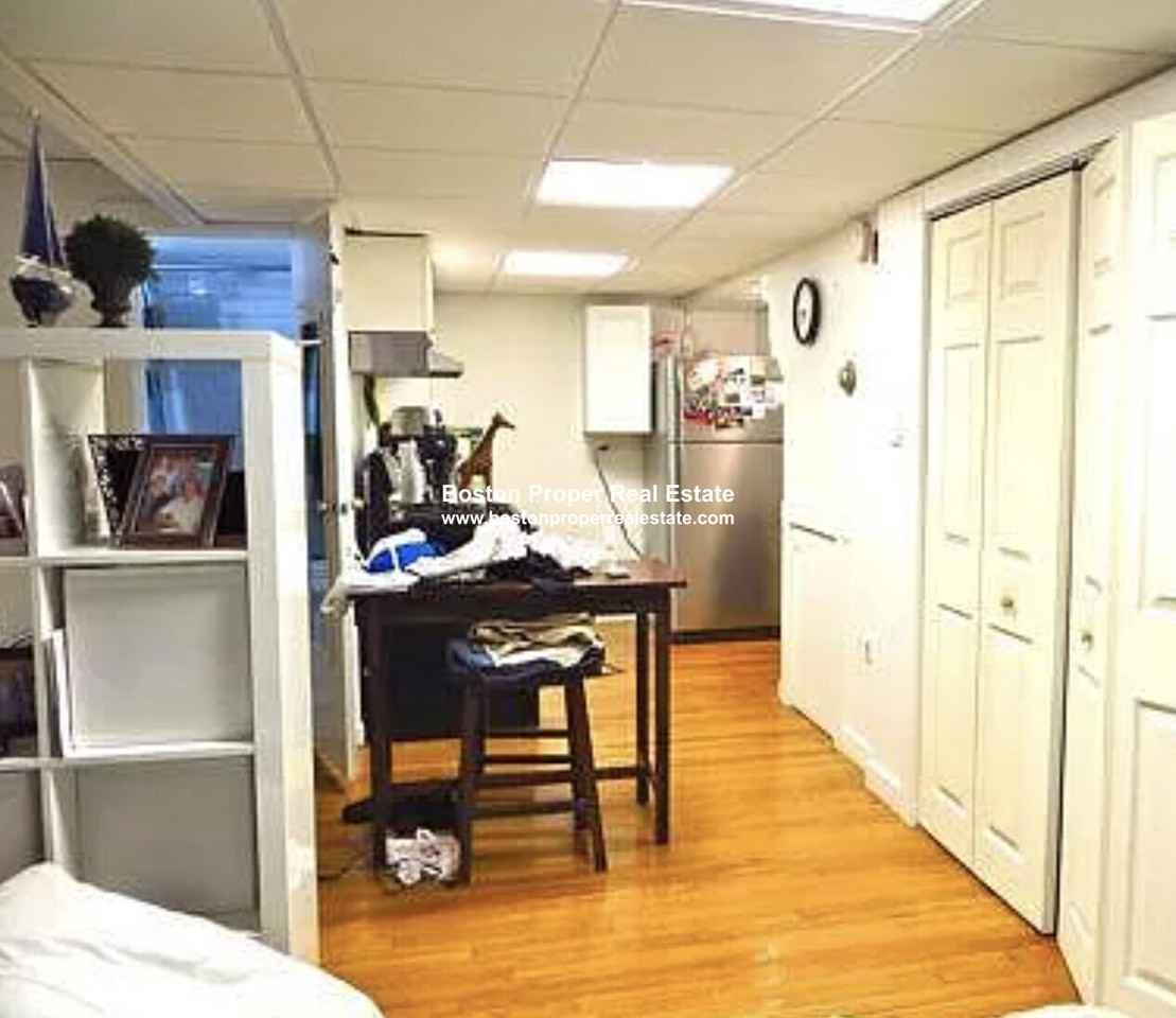 32 Irving St #B - Photo 4 of 7