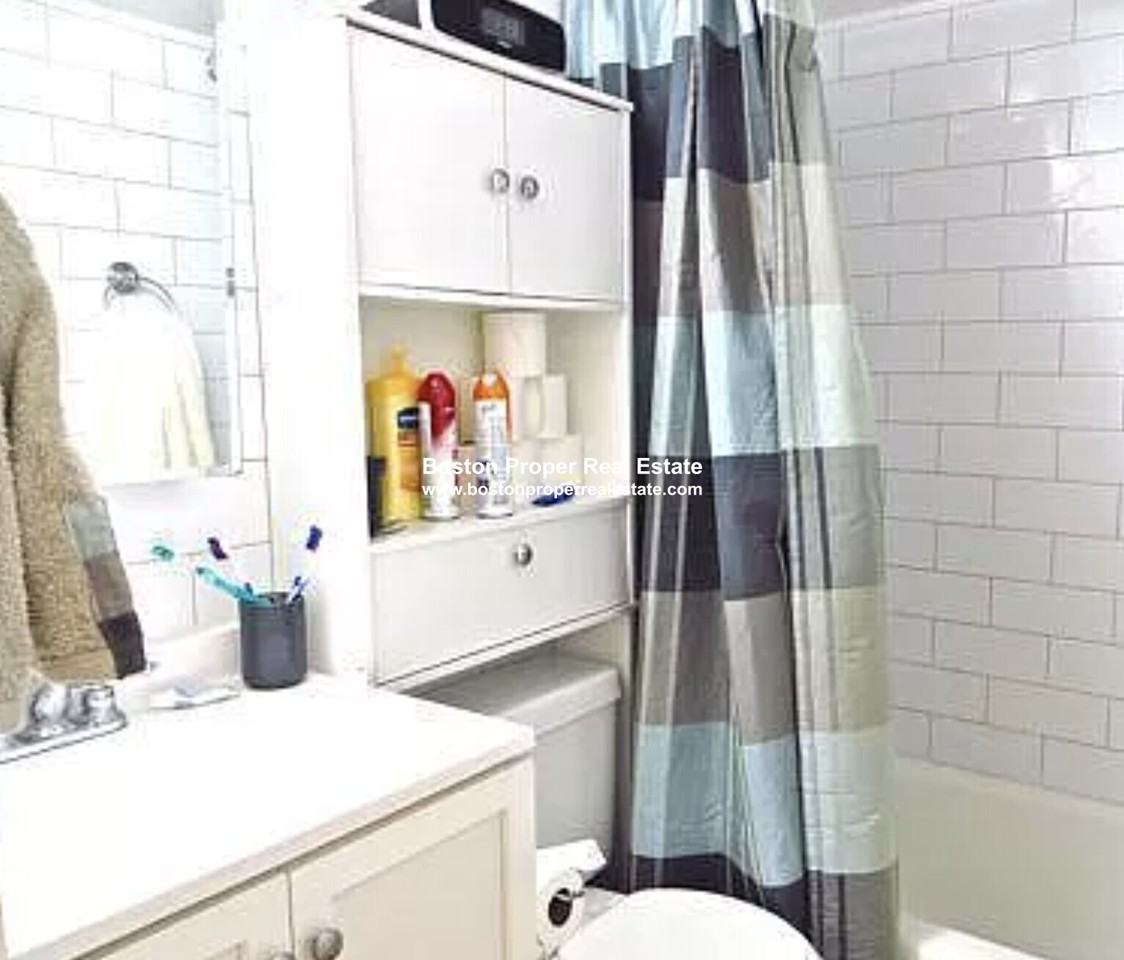 32 Irving St #B - Photo 5 of 7