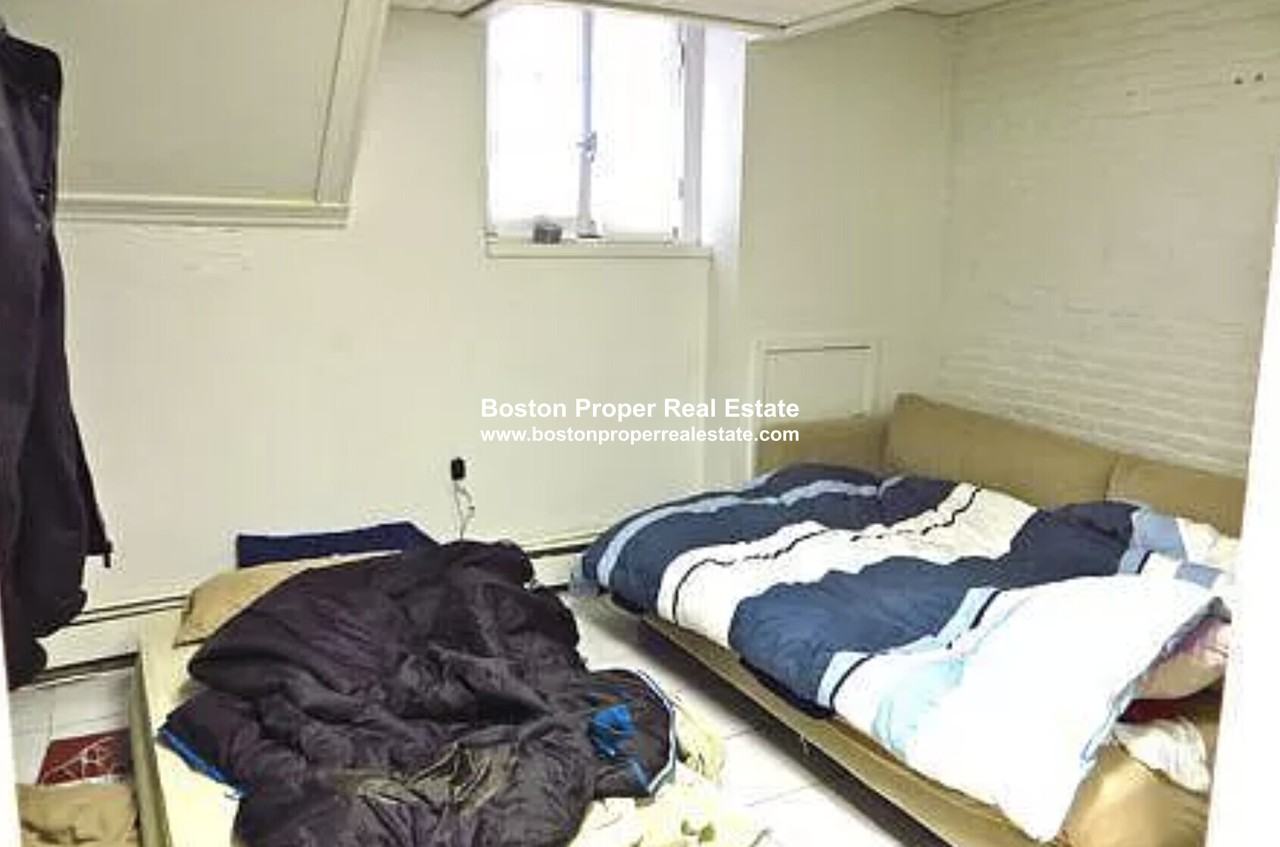 32 Irving St #B - Photo 6 of 7