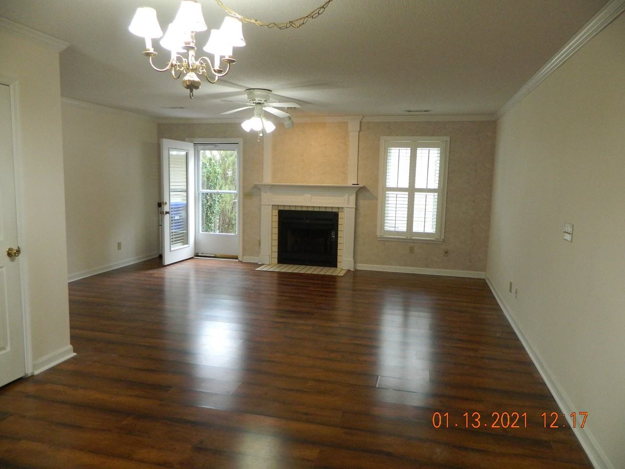2939 Oxford Pl #2939 - Photo 2 of 18