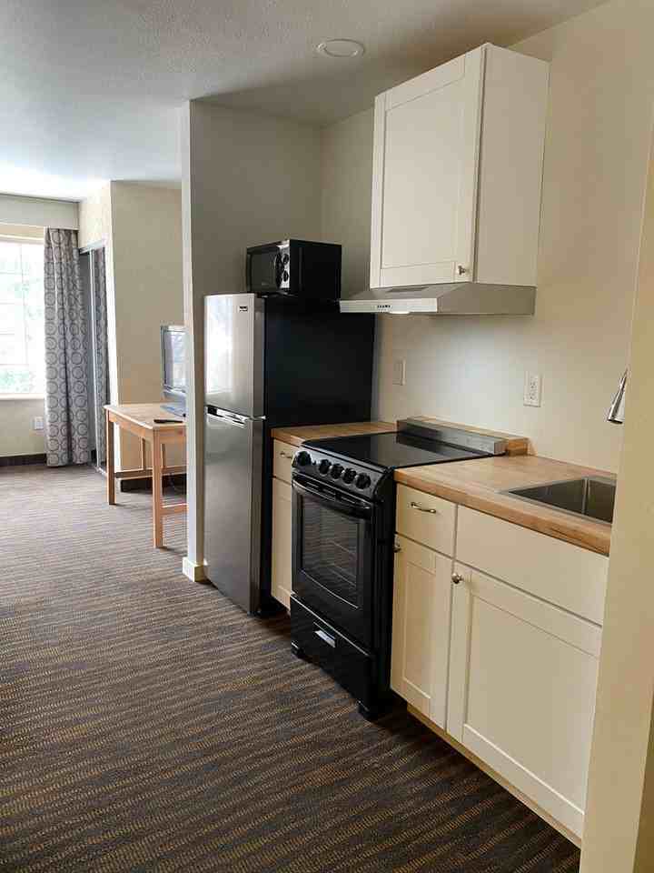 Ski Town Apartments - Photo 4 of 23
