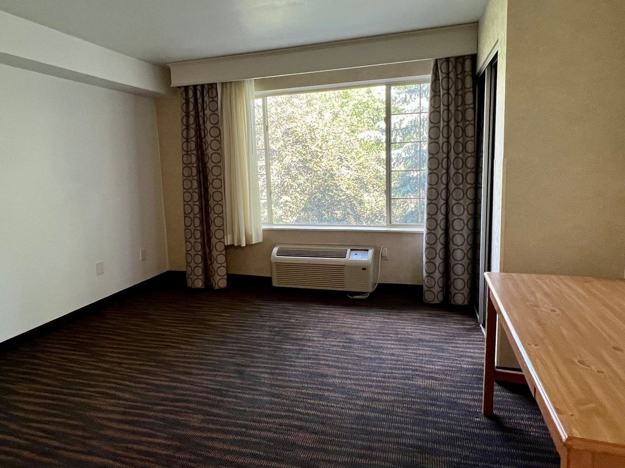 Ski Town Apartments - Photo 6 of 23