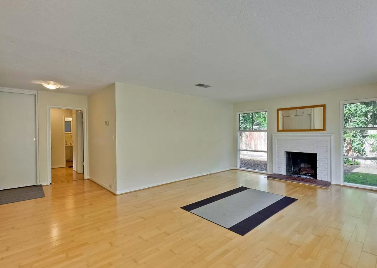 907 Embarcadero Rd - Photo 3 of 10