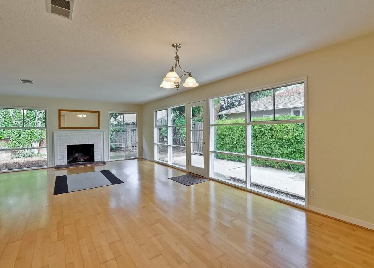 907 Embarcadero Rd - Photo 4 of 10