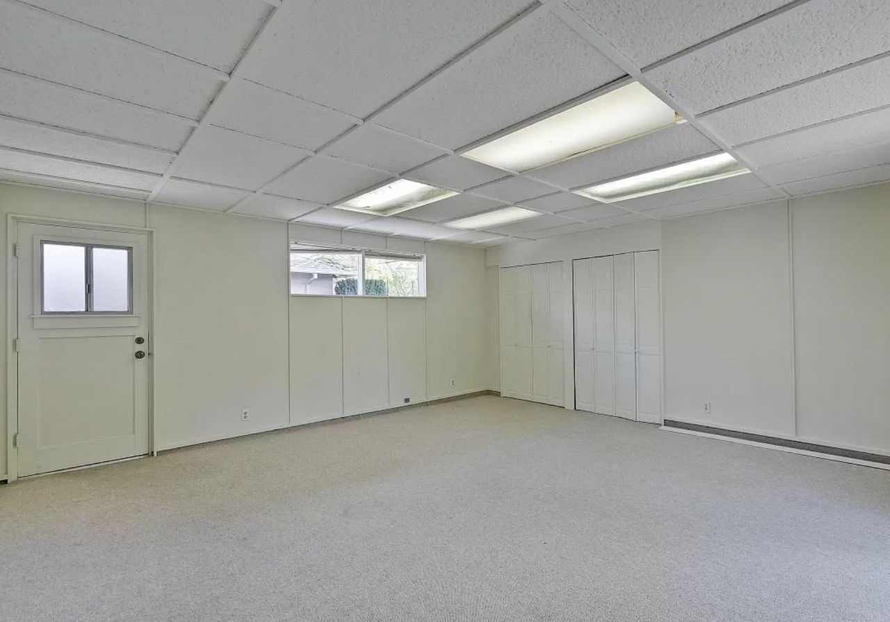 907 Embarcadero Rd - Photo 7 of 10