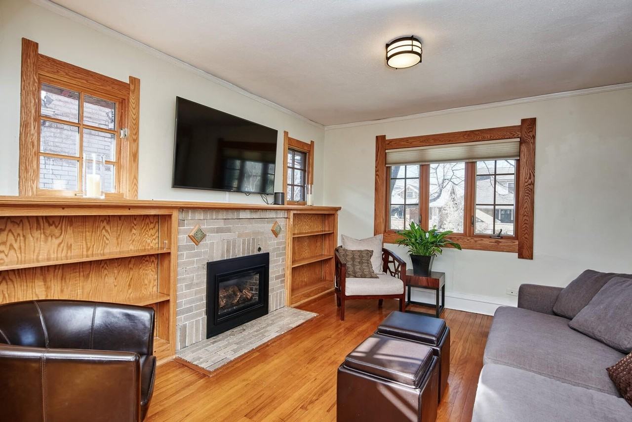 2308 Grape St - Photo 6 of 35