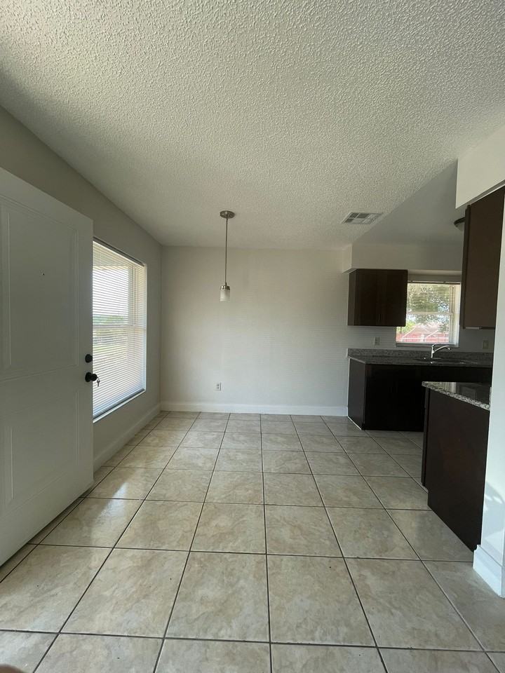3519 Benito Juarez Circle - Photo 5 of 18
