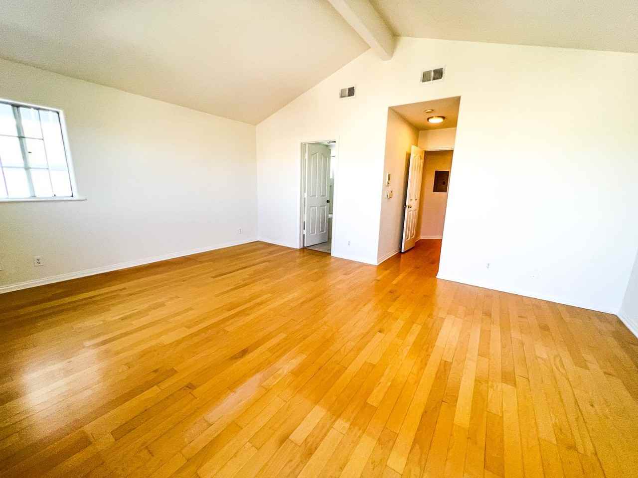 1640 Stanford Ave - Photo 4 of 38