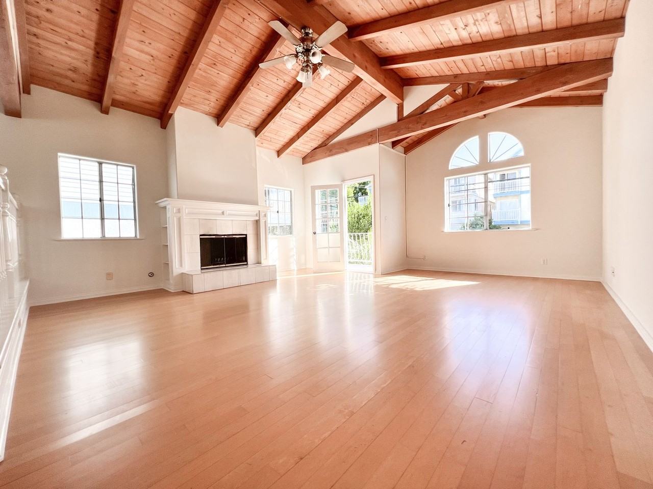 1640 Stanford Ave - Photo 7 of 38