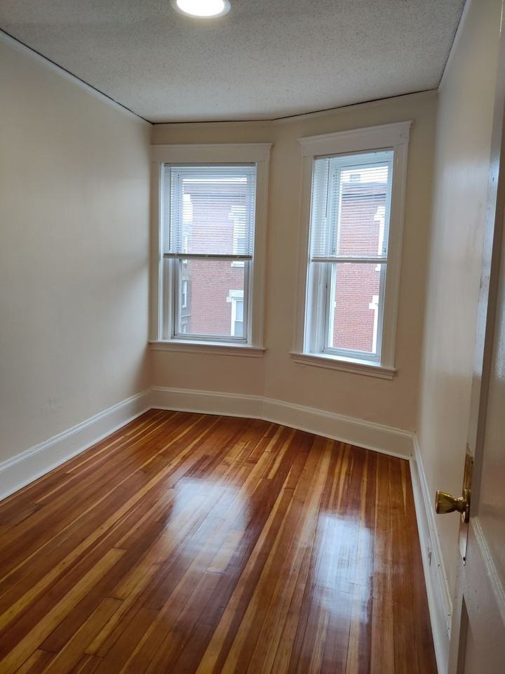 8 Barrows St - Photo 3 of 25