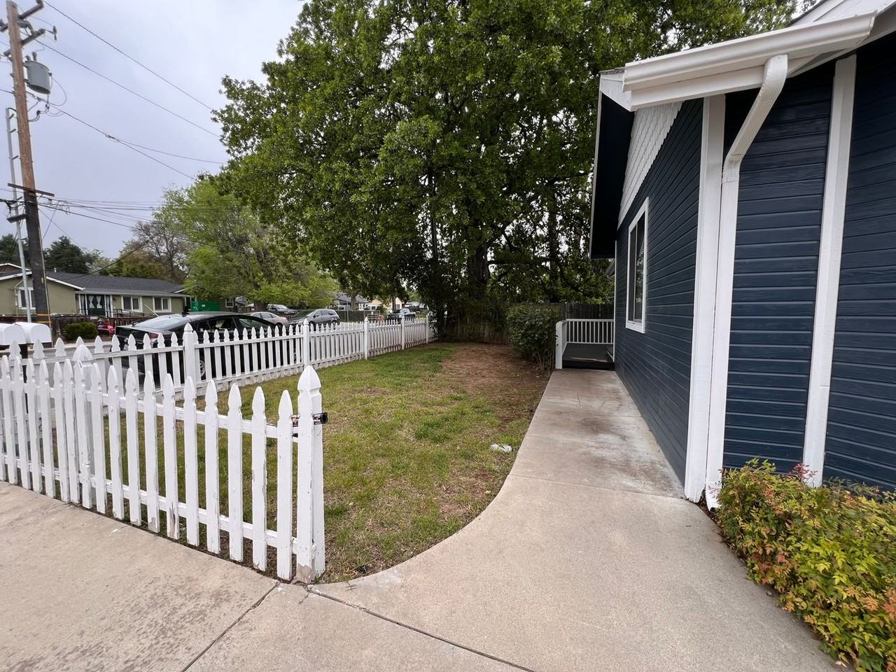 513 E Oak st - Photo 2 of 16