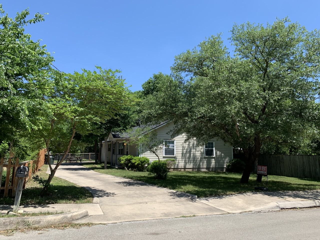 123 S Wilson St #NA - Photo 2 of 32