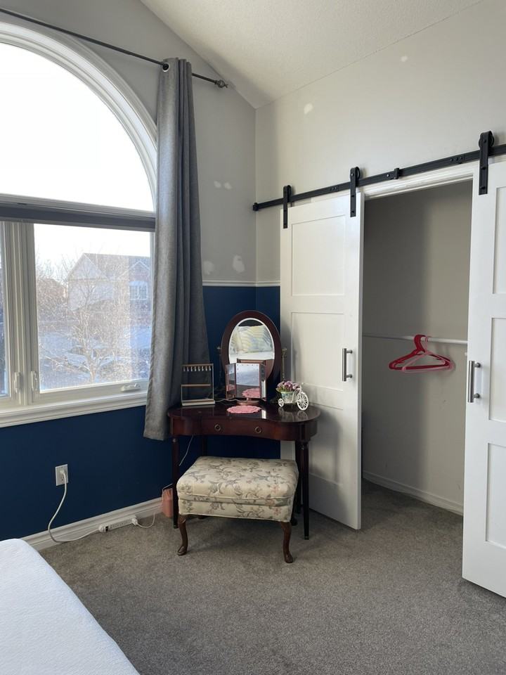 86 Burnaby Dr - Photo 3 of 10