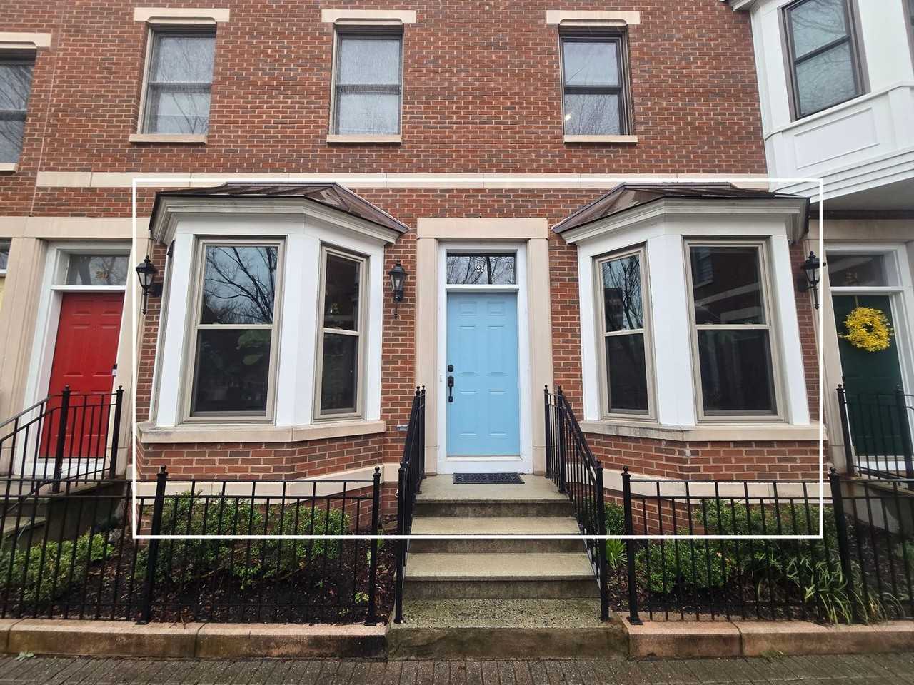 22 Hiram Sq - Photo 2 of 25