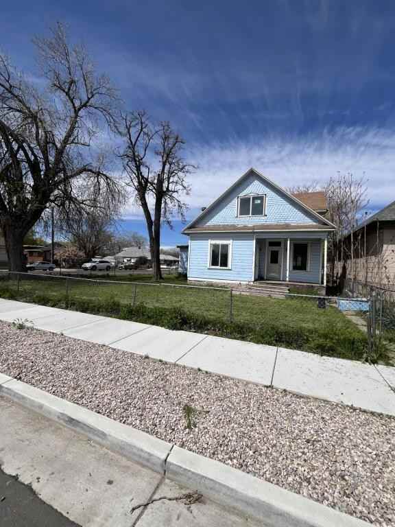 302 Parry St - Photo 2 of 13