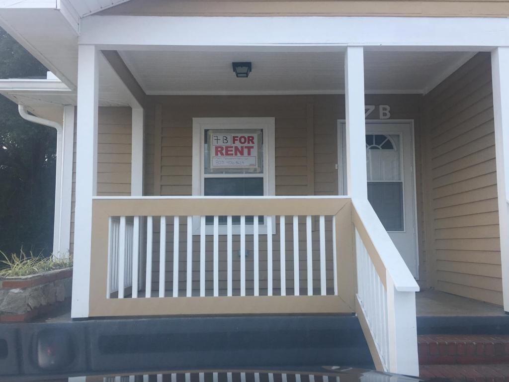 7 Frazier St Apt B - Photo 2 of 12