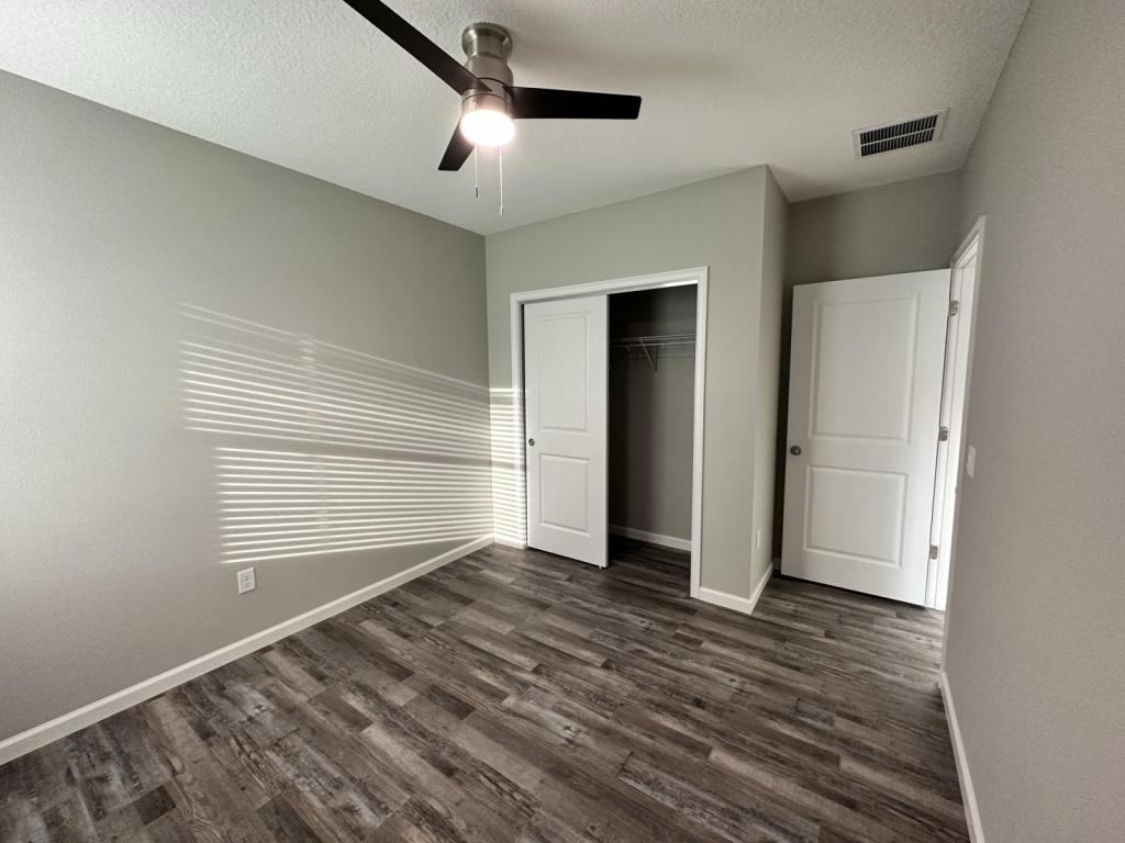 427 Thompson Ave - Photo 2 of 11