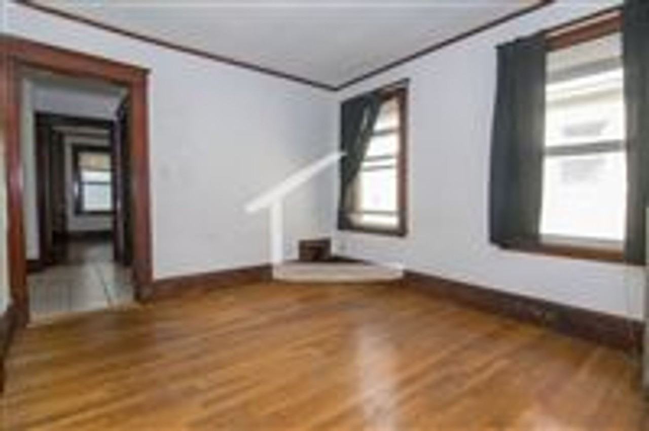59 Etna St - Photo 3 of 9