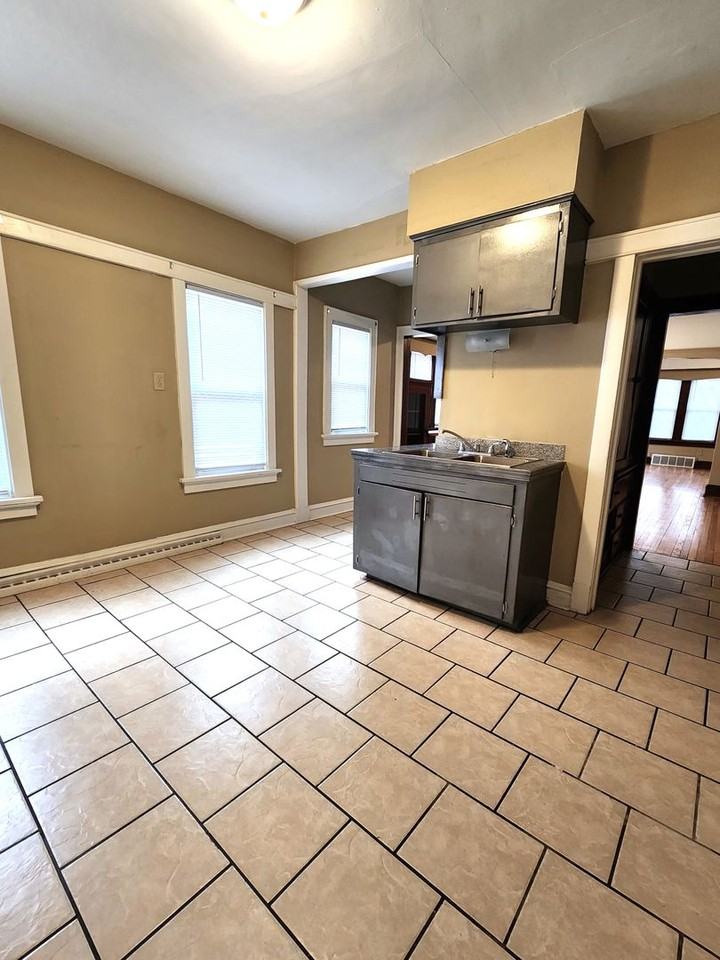 3062 N 44th St - Photo 3 of 11