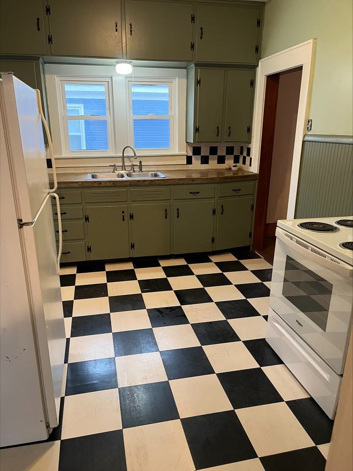 704 W 2nd St #NA - Photo 2 of 10