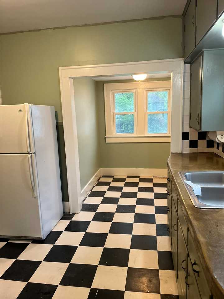 704 W 2nd St #NA - Photo 3 of 10