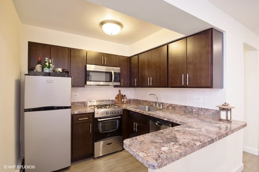 5958 N Kenmore - Photo 4 of 10