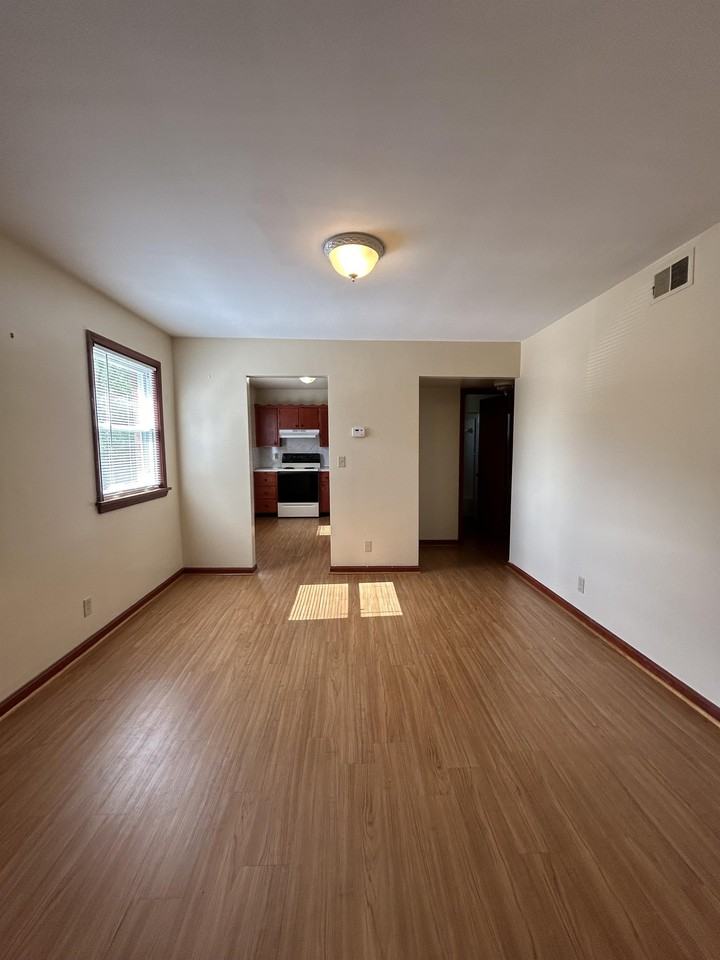 320 Idlewylde Drive - Photo 3 of 13