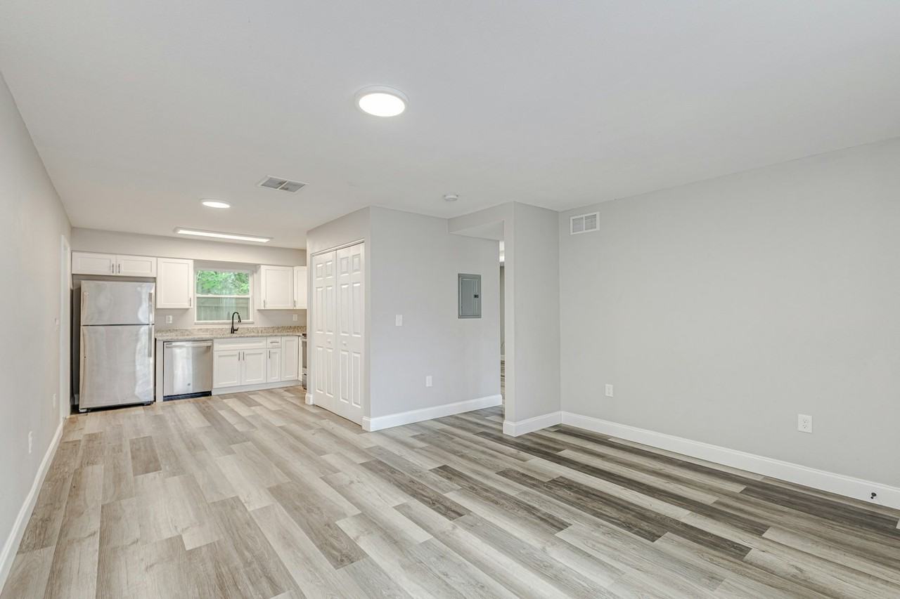 8725 North 50th Street, Unit C - Photo 2 of 17