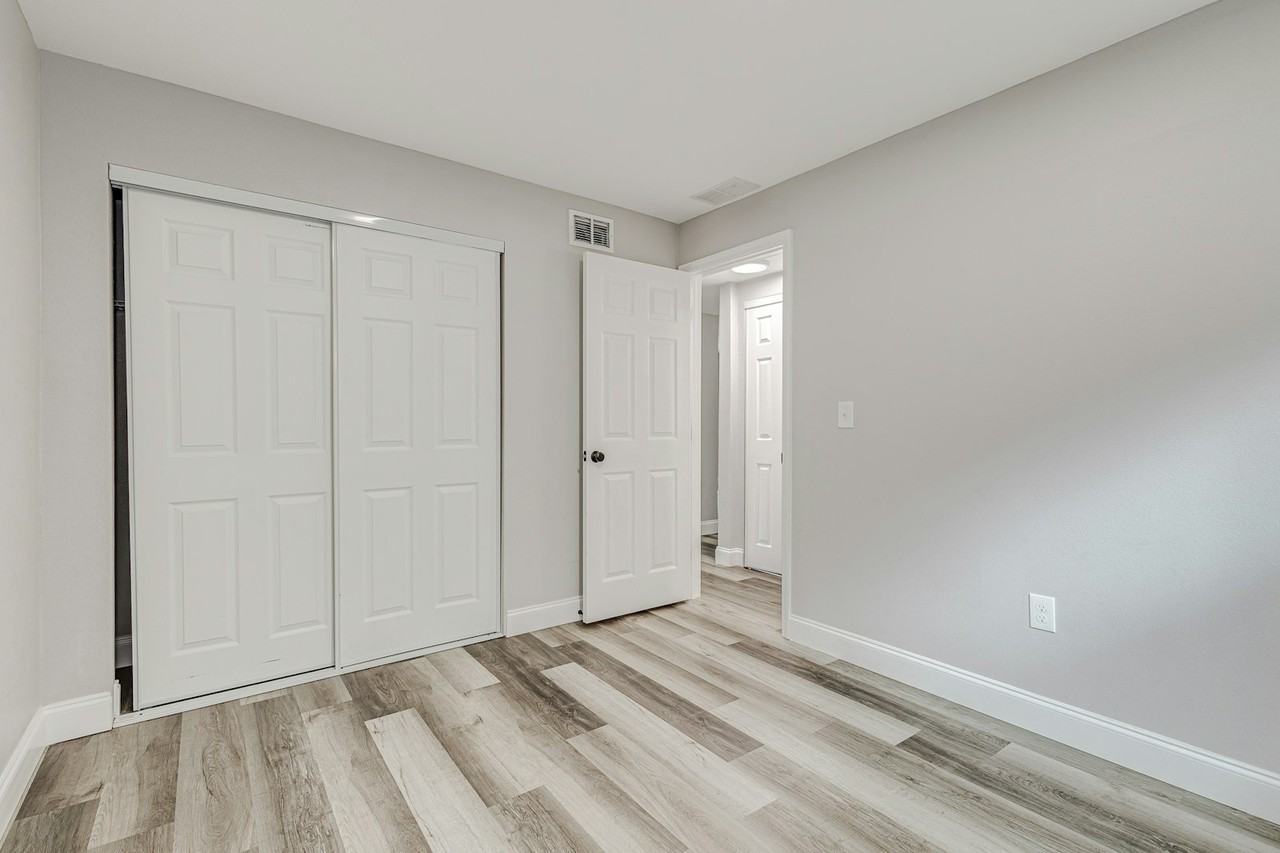 8725 North 50th Street, Unit C - Photo 7 of 17