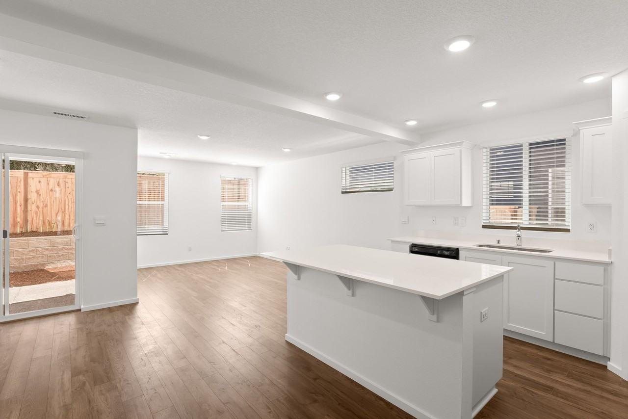 6805 Ne 121st St - Photo 3 of 23