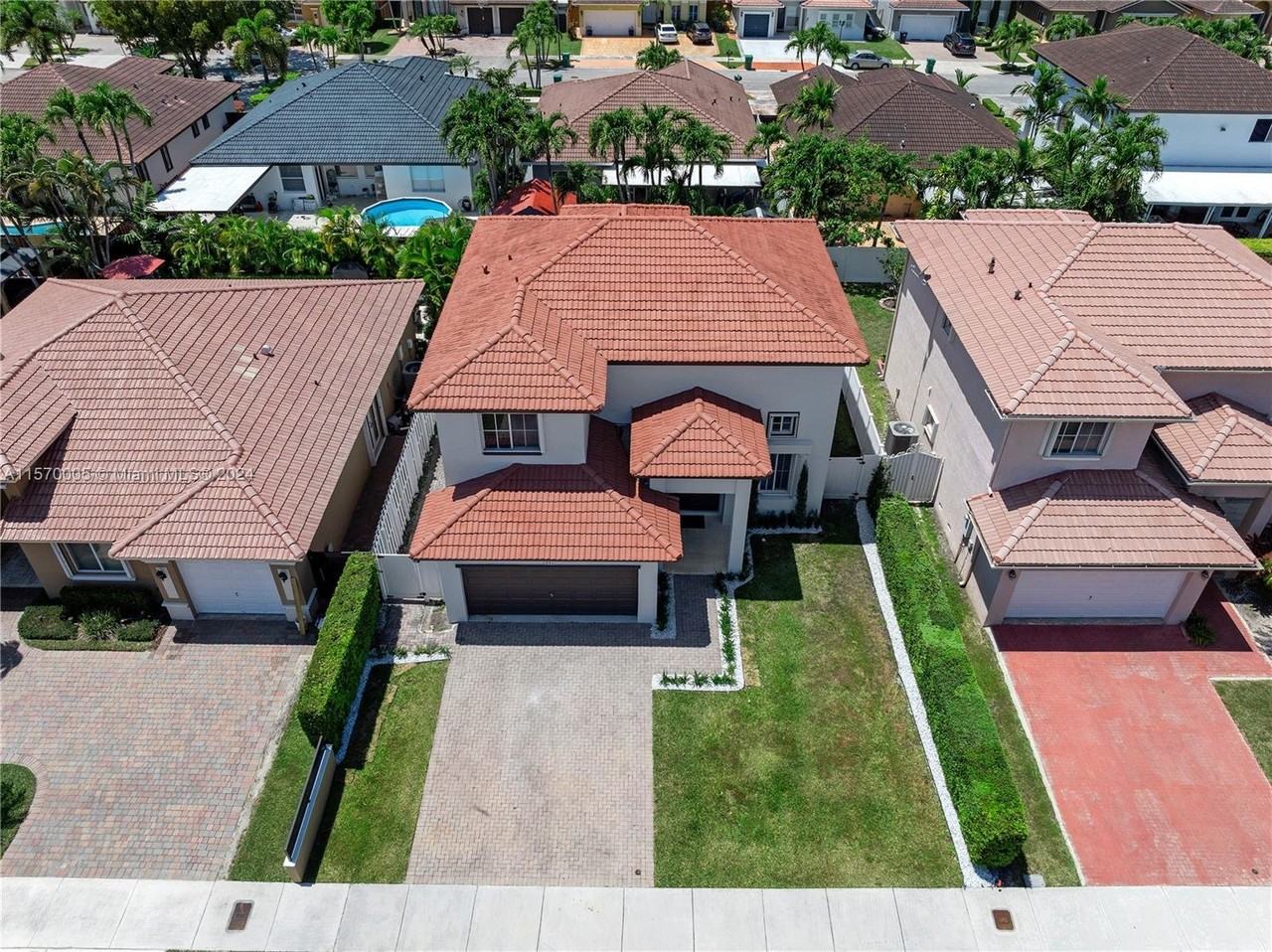 2894 Sw 144th Ct - Photo 2 of 8