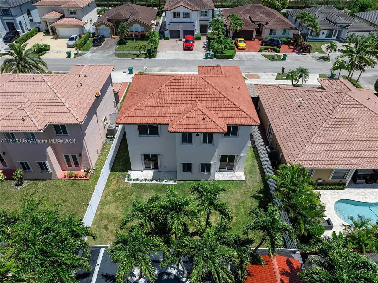 2894 Sw 144th Ct - Photo 3 of 8