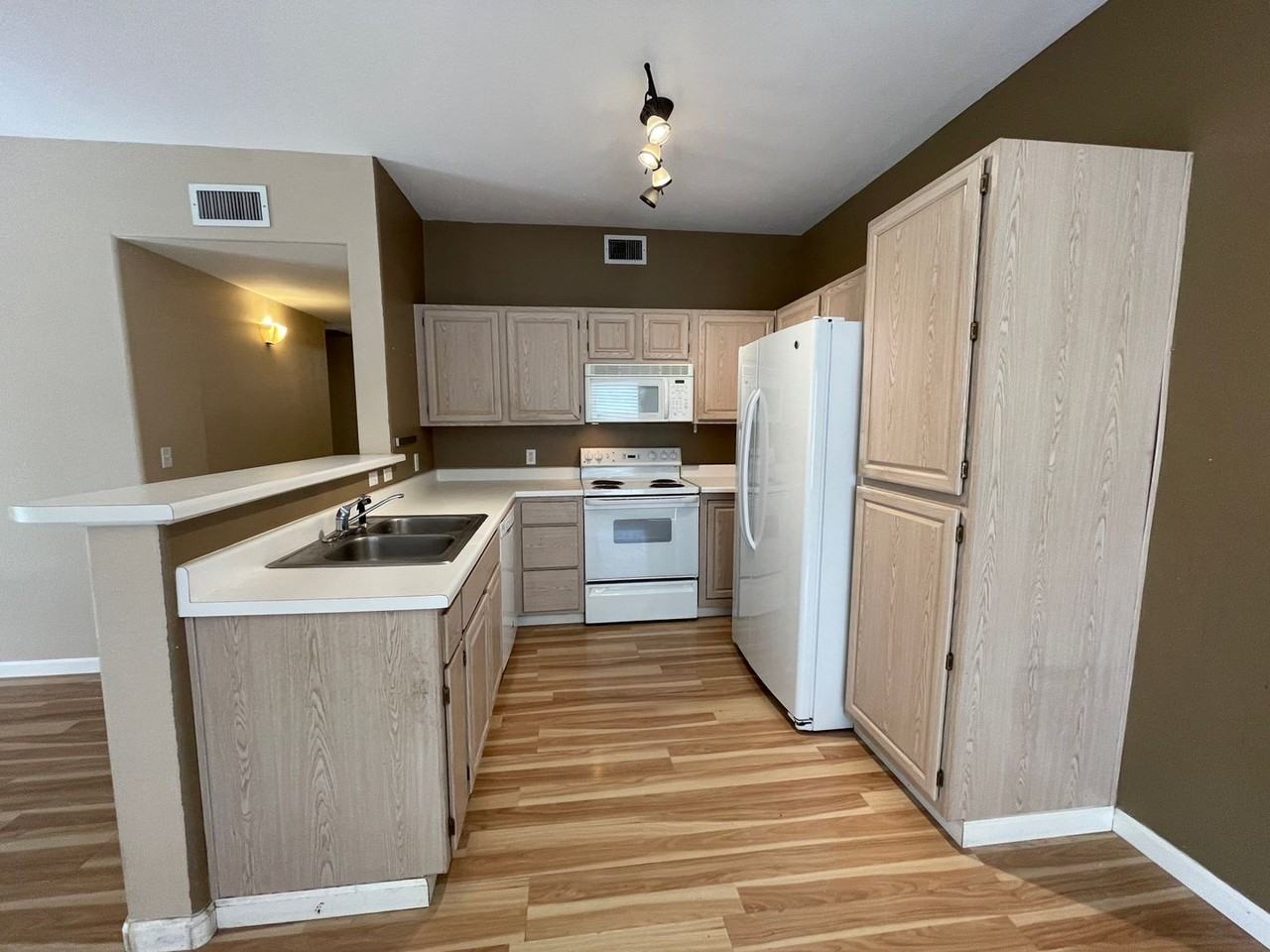 1146 Opal St #101 - Photo 3 of 21