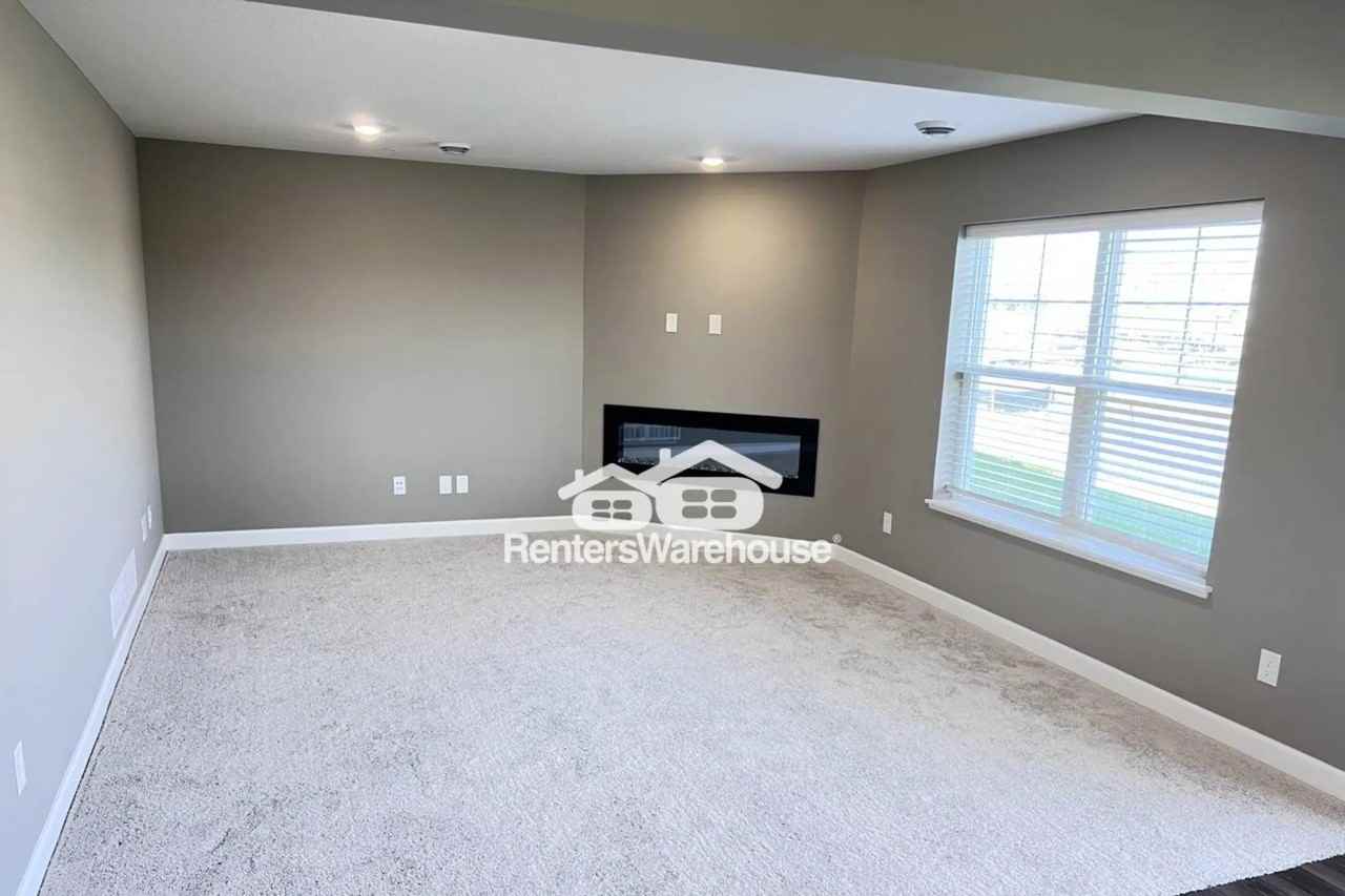 1059 Jubert Dr - Photo 3 of 15