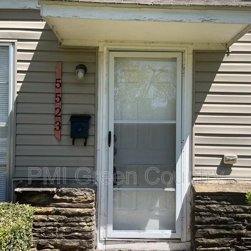 5523 S Madison Ave - Photo 2 of 18