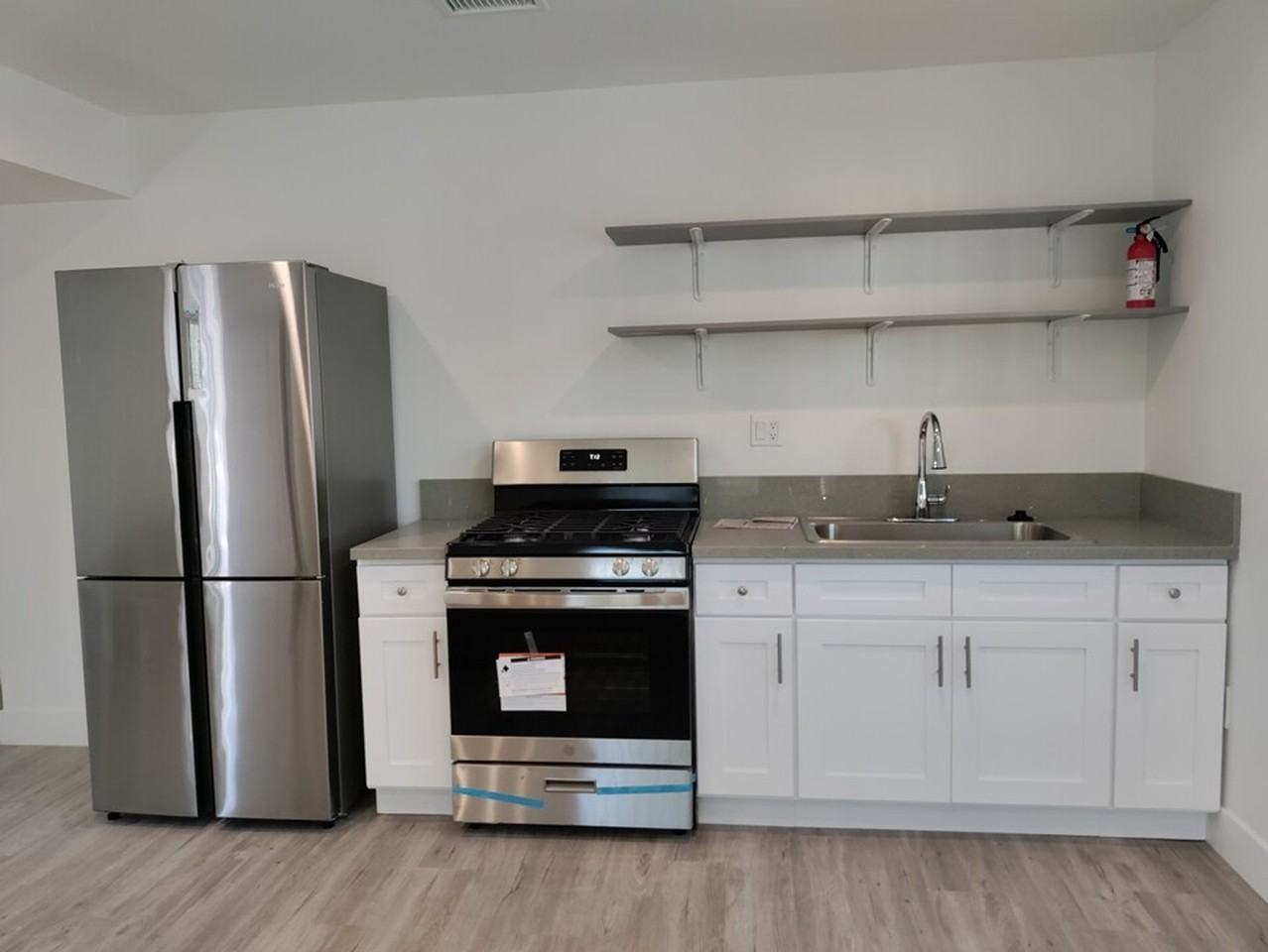 Private Bed AND BATH in co - Photo 2 of 7