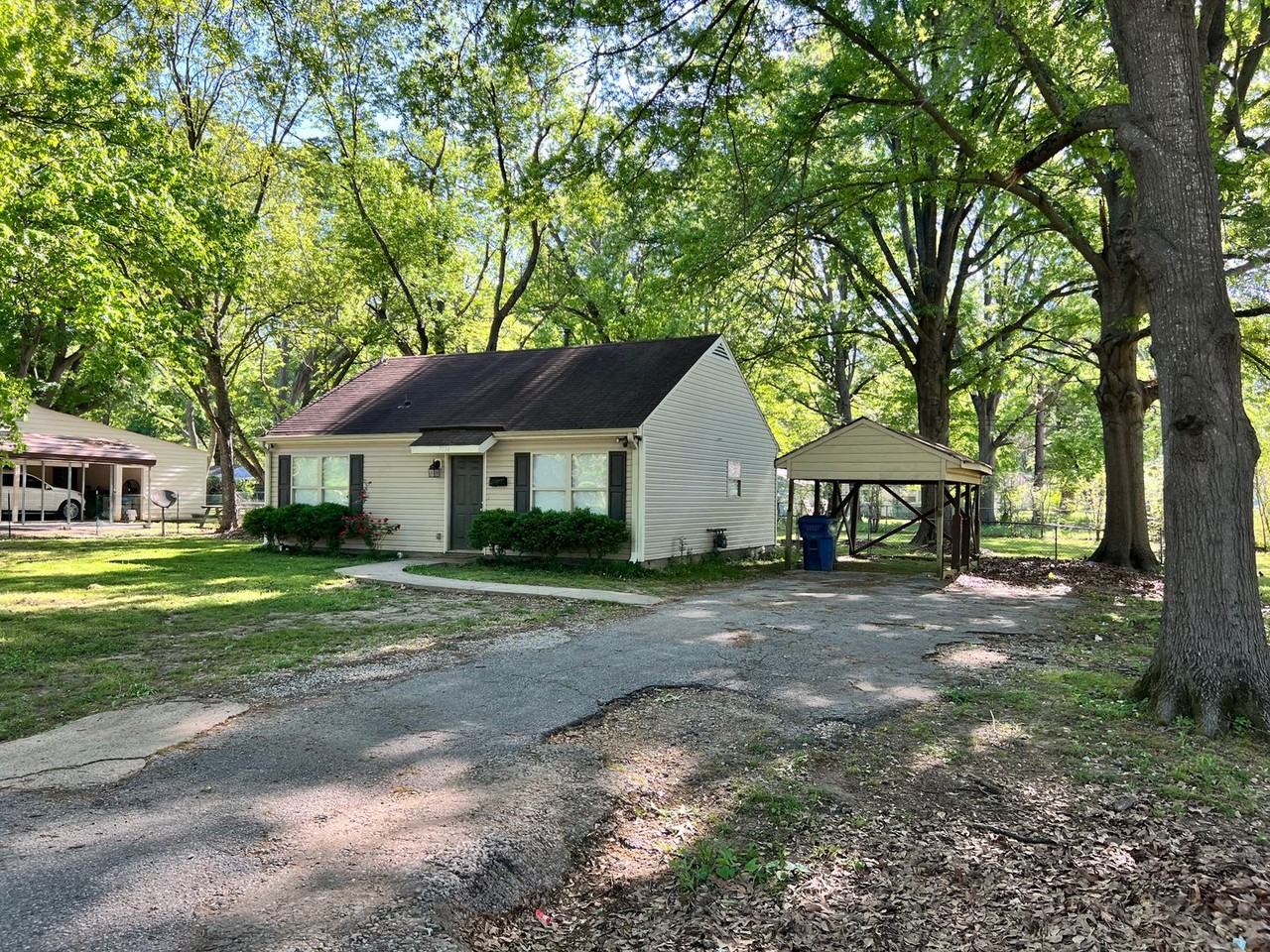 7754 Commodore Rd - Photo 2 of 11