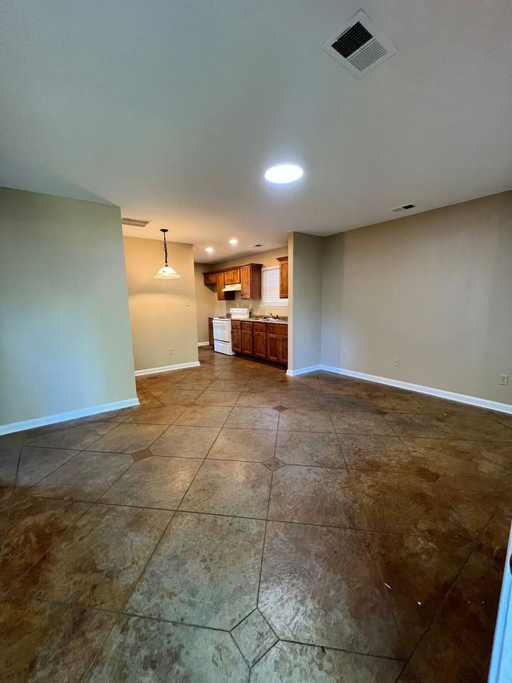 7754 Commodore Rd - Photo 3 of 11