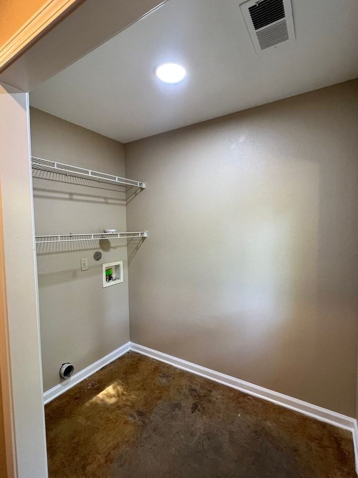7754 Commodore Rd - Photo 5 of 11