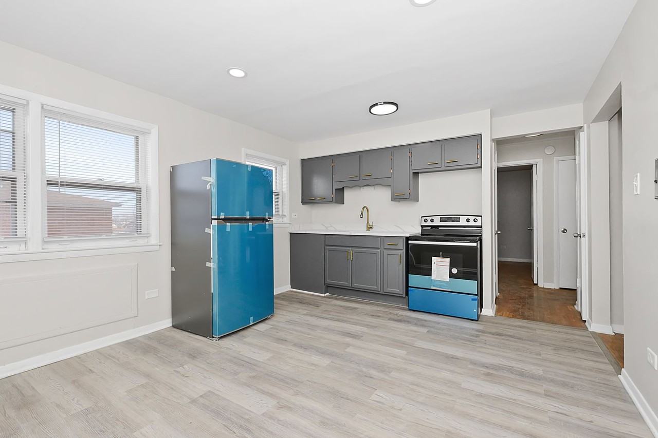 2830-42 W 87th St - Photo 2 of 8