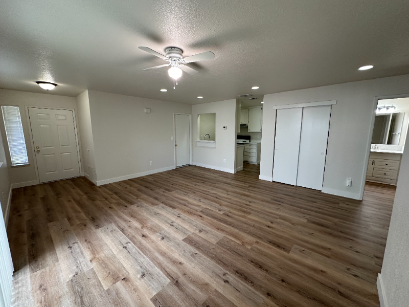 4200 Jeffrey Ave - Photo 3 of 13